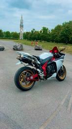 R1 cross plane, Motoren, Ophalen