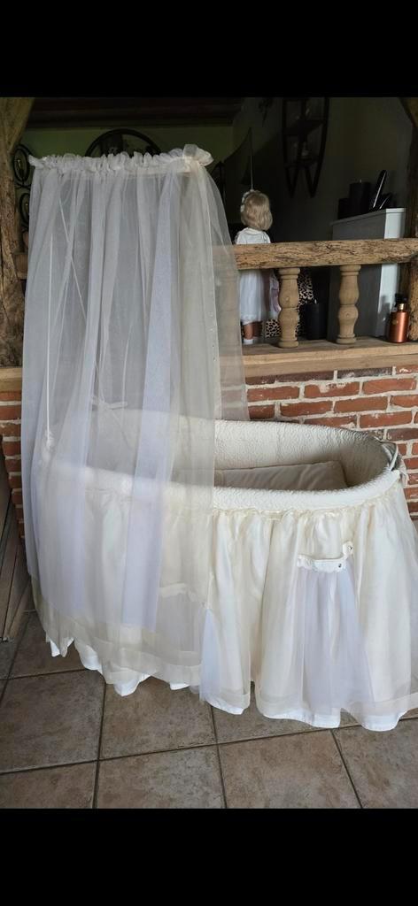 Prachtige wieg op wielen, Kinderen en Baby's, Babywiegjes en Ledikanten, Zo goed als nieuw, Wieg, Ophalen