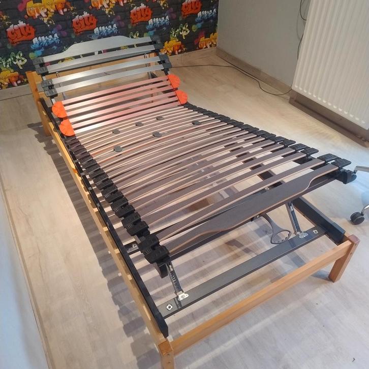 Grenen eenpersoonsbed en verstelbare lattenbodem, Huis en Inrichting, Slaapkamer | Bedden, Gebruikt, Verstelbaar, Ophalen