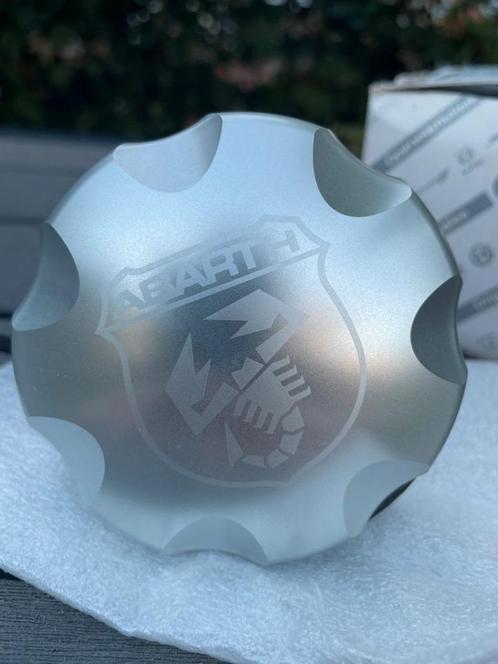 Tankdop met aluminium afwerking en Abarth schorpioenlogo, Auto diversen, Tuning en Styling, Ophalen of Verzenden