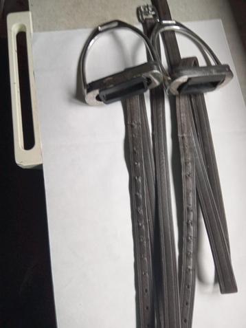 zadeldoek,getten , hoofdstellen 20€, stalband ,singel ,stijg beschikbaar voor biedingen