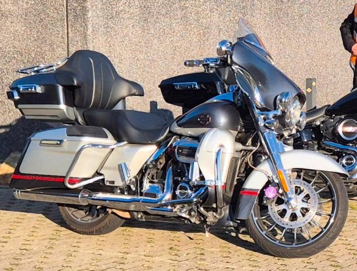 Streetglide cvo van 2019 met 53000km op en alle opties, Motos, Motos | Harley-Davidson, Particulier, ABS, Transmission par cardan