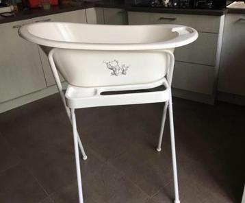 Wit baby badje van bébéjou met motief van winnie de pooh beschikbaar voor biedingen