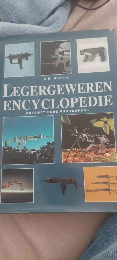 A.E. Hartink - Geillustreerde legergeweren encyclopedie, Boeken, Oorlog en Militair, Zo goed als nieuw, Algemeen, Ophalen of Verzenden