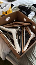 Ikea 22 witte  en 24 beige kapstokken, Enlèvement, Comme neuf