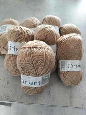 Orient witte paardengarenbal (8 ballen) beige beschikbaar voor biedingen