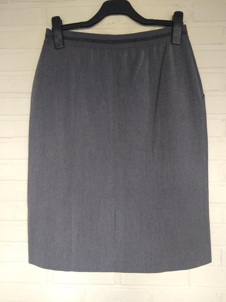 Grijze rechte rok met elastiek, merk Claude Arielle, maat 42, Kleding | Dames, Rokken, Nieuw, Maat 42/44 (L), Grijs, Ophalen