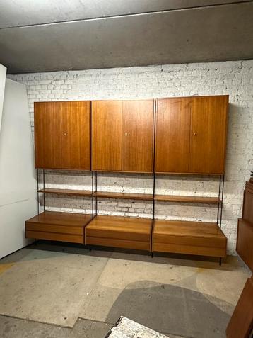 Vintage Omnia wandmeubel- bibliotheek 1960 beschikbaar voor biedingen
