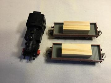 Marklin 3029 zwarte stoom loc met 2 platte wagons met inhoud beschikbaar voor biedingen