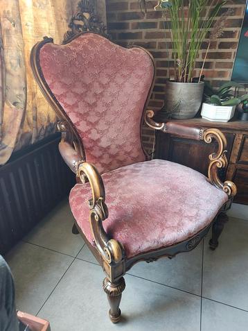 Oude fauteuil Voltaire 