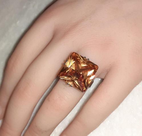 Ring zilver met vierkant diamantje oranje amber kleur Lovisa, Bijoux, Sacs & Beauté, Bagues, Neuf, Femme, 18 à 19, Orange, Autres matériaux
