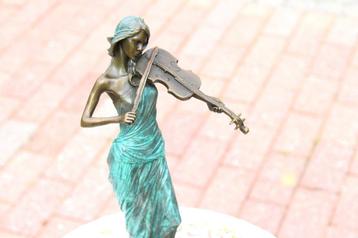 Vrouw met viool in gepatineerd en gesigneerd brons, KASSIN beschikbaar voor biedingen