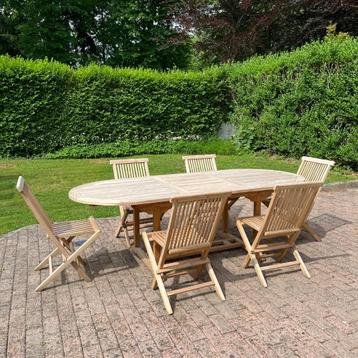 Expositiemodel van 3 maanden: ovale tafel van 240 cm + 6 tea beschikbaar voor biedingen