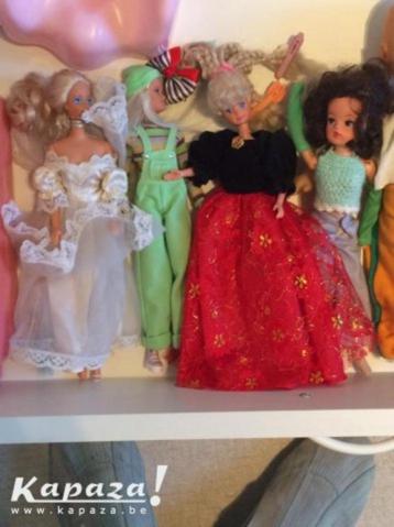 3 Barbie poppen, fiets, paard, vakantie-toebehoren beschikbaar voor biedingen