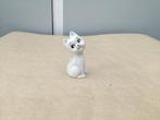 Vintage beeldje van een witte poes in porselein, Ophalen of Verzenden, Zo goed als nieuw, Dier
