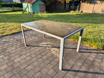 Table et 4 chaises de jardin  beschikbaar voor biedingen