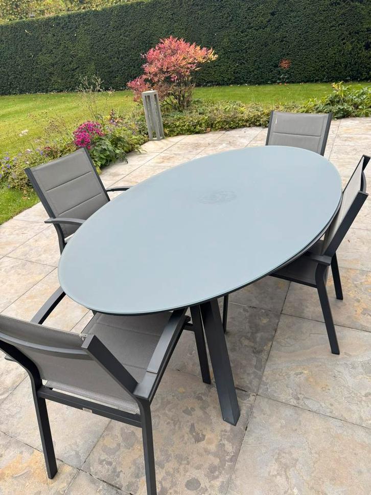 Moderne tuinset met ovale tafel en vier stoelen, Tuin en Terras, Tuinsets en Loungesets, Zo goed als nieuw, Tuinset, Aluminium