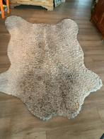 Vloerkleed van dierenhuid, Huis en Inrichting, Stoffering | Tapijten en Vloerkleden, Ophalen, Gebruikt, Beige, 150 tot 200 cm