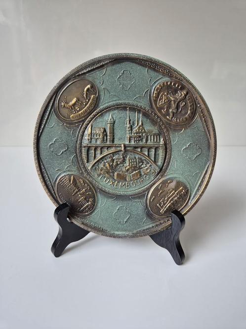 ️ Plateau déco souvenir du Luxembourg + support – Vintage, Antiek en Kunst, Antiek | Overige Antiek, Ophalen of Verzenden