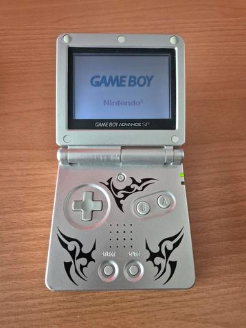 GameBoy Advance SP - (Tribal) beschikbaar voor biedingen
