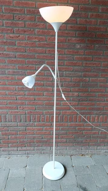 Ikea G0713 staande Lamp disponible aux enchères