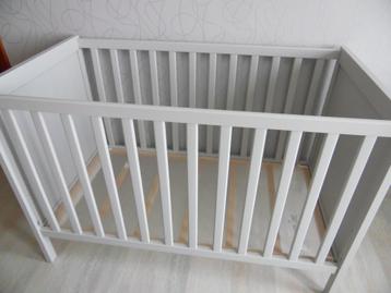 kinder bedje beschikbaar voor biedingen