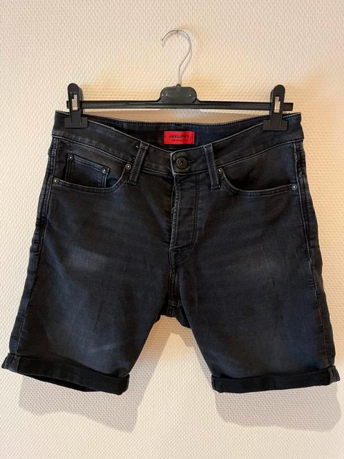 Korte jeansbroek Jack & Jones maat S, Kleding | Heren, Spijkerbroeken en Jeans, Zo goed als nieuw, Zwart, Ophalen of Verzenden