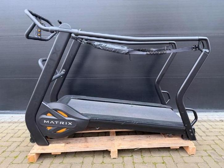 Tapis de course auto-alimenté Matrix S-Drive !, Sports & Fitness, Équipement de fitness, Comme neuf, Enlèvement