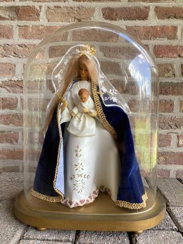 wassen mariabeeld met Jezus onder glazen stolp beschikbaar voor biedingen