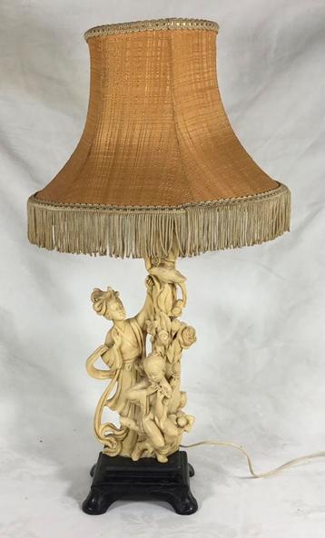 Vintage kitch chinese resin tafellamp