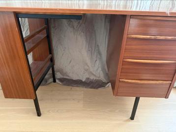 Bureau scandinave moderniste années 60 vintage beschikbaar voor biedingen