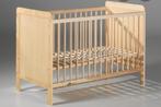 Babybedje kinderstoel blank hout met matrasje goede staat., Ophalen, Gebruikt