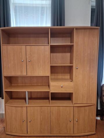Armoire  beschikbaar voor biedingen