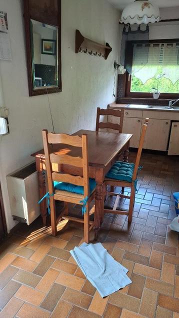 eikenhouten tafel + 3 stoelen beschikbaar voor biedingen