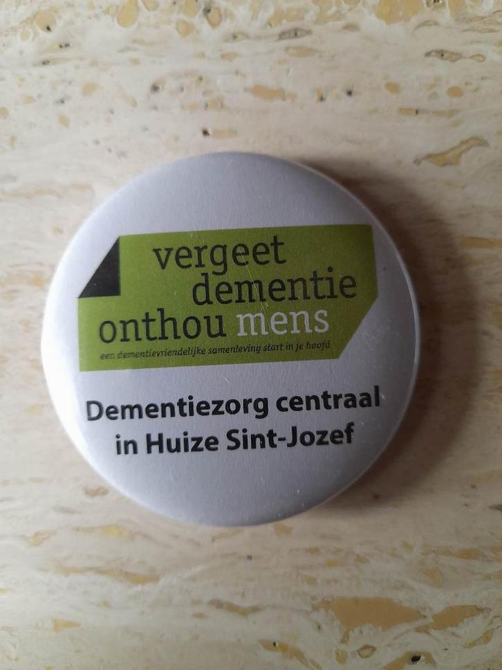 Pin 'Dementiezorg Huize Sint-Jozef, Verzamelen, Speldjes, Pins en Buttons, Gebruikt, Speldje of Pin, Overige onderwerpen, Ophalen of Verzenden