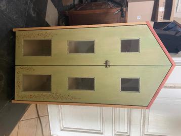 Poppenhuis mdf  beschikbaar voor biedingen