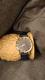 Montre chic avec le cadran or rosé ‍️. 🙋‍♀️, Bijoux, Sacs & Beauté, Montres | Femmes, Autres marques, Enlèvement ou Envoi, Or