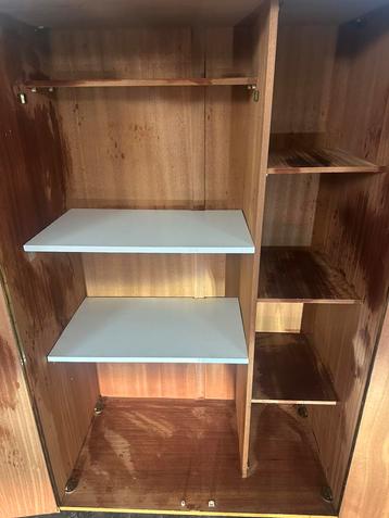 Grote houten kleerkast – 1m breed x 1m70 hoog –stevig & ruim beschikbaar voor biedingen