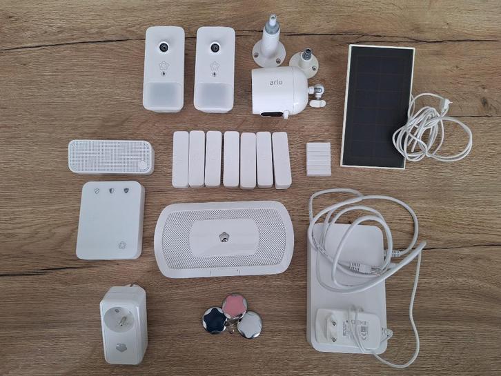 Verisure alarmset + Arlo zonnecamera, Doe-het-zelf en Bouw, Alarmsystemen, Zo goed als nieuw, Detector, Sensor of Melder, Beweging