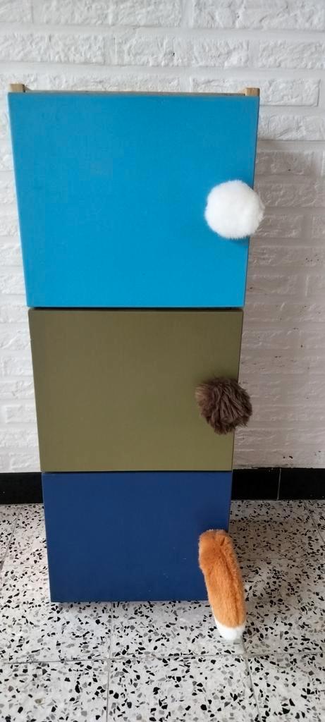 Uniek Ikea tassa svans Kinder hangkastje, Huis en Inrichting, Woonaccessoires | Wandplanken en Boekenplanken, Zo goed als nieuw