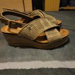 Beige sandalen met sleehak ( 6,5 cm) nieuw.Maat 41., Ophalen of Verzenden, Zo goed als nieuw, Beige