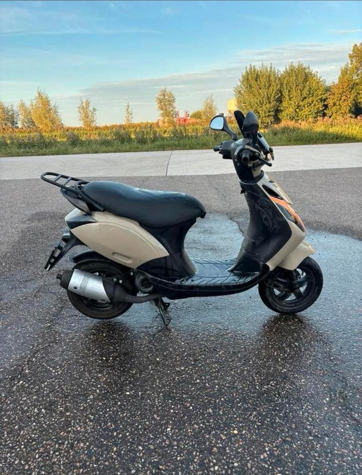 Piaggo zip 2 takt 70, Fietsen en Brommers, Scooters | Piaggio, Zo goed als nieuw, Zip, Klasse A (25 km/u), Tweetakt, Ophalen