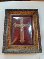 KRUISBEELD ONDER GLAS 2 STUKS, Antiek en Kunst, Antiek | Religieuze voorwerpen, Ophalen