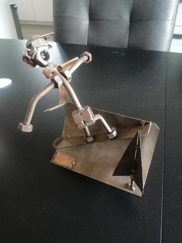 VERKOCHT!Mooi metalen design beeldje van Hinz & Kunst/surfer beschikbaar voor biedingen