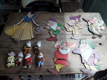 Sneeuwwitje vintage / kartonnen figuurtjes  + popjes
