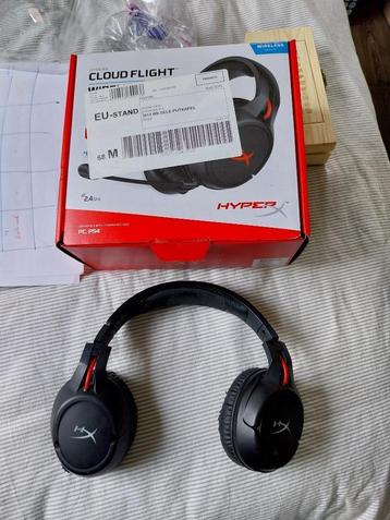 Een headset: HyperXHyperX Cloud Flight Draadloze Gaming Head beschikbaar voor biedingen