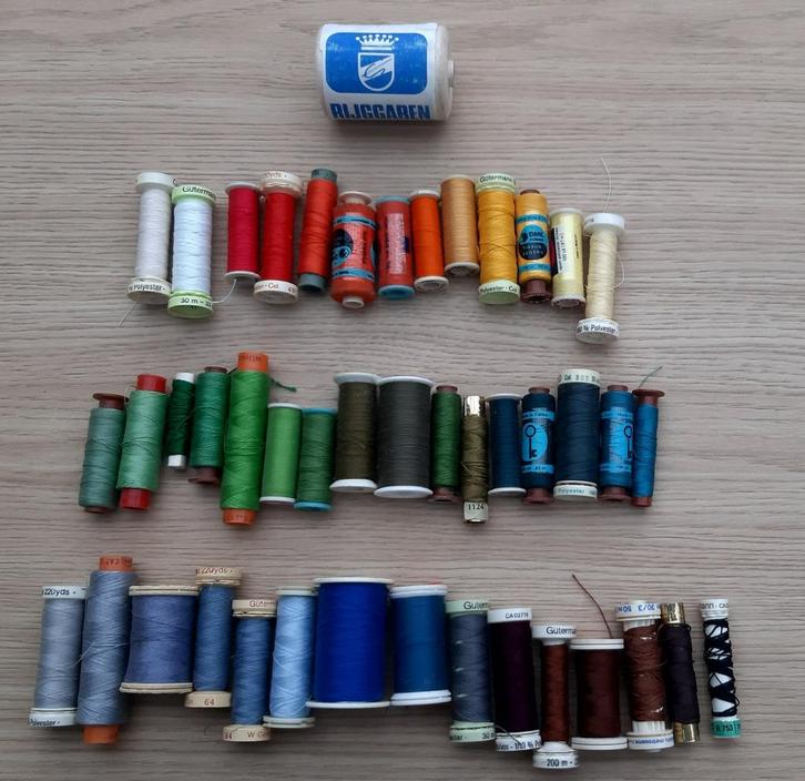 Naaigaren diverse kleuren, Hobby en Vrije tijd, Naaien en Fournituren, Ophalen of Verzenden