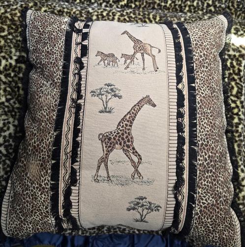 Kussen giraffen, Huis en Inrichting, Woonaccessoires | Kussens, Zo goed als nieuw, Overige kleuren, Vierkant, Ophalen