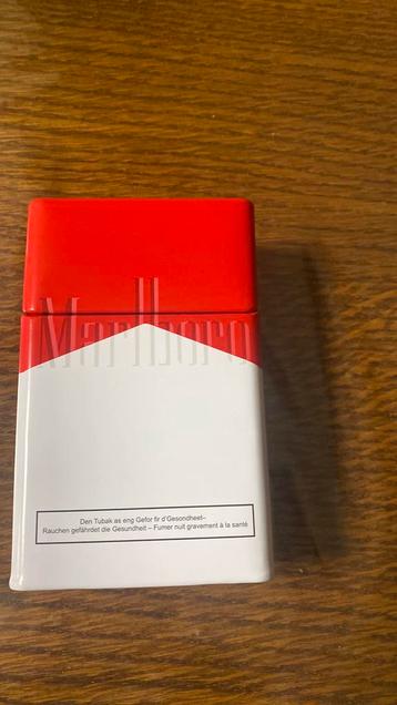 Nieuw sigarettendoosje van Marlboro beschikbaar voor biedingen