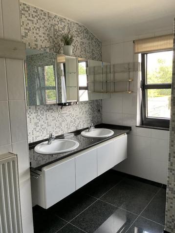 Badkamer 450€ beschikbaar voor biedingen